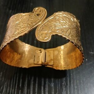 Source Unknown Elegant Gold Botanical Bracelet